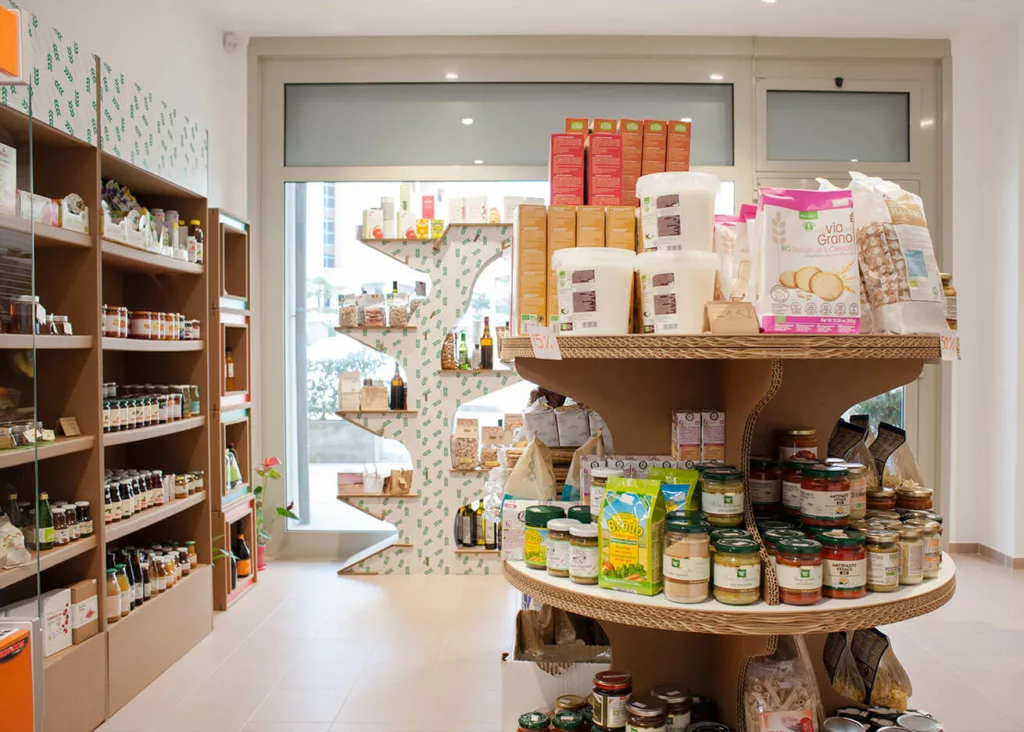 Ecological shop set-up Matera Bio - shop furniture