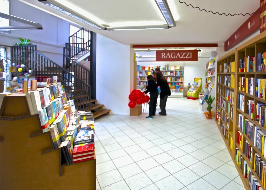 Libreria in cartone Marabuk
