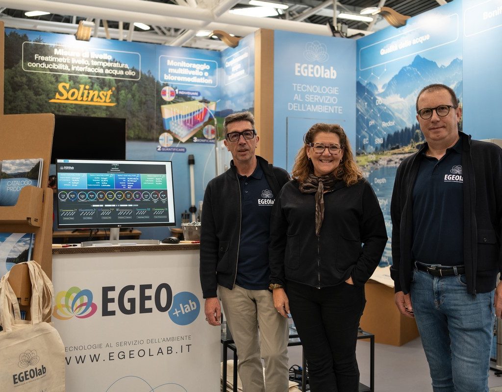 Gruppo Egeo alla fiera Accadueo con stand in cartone