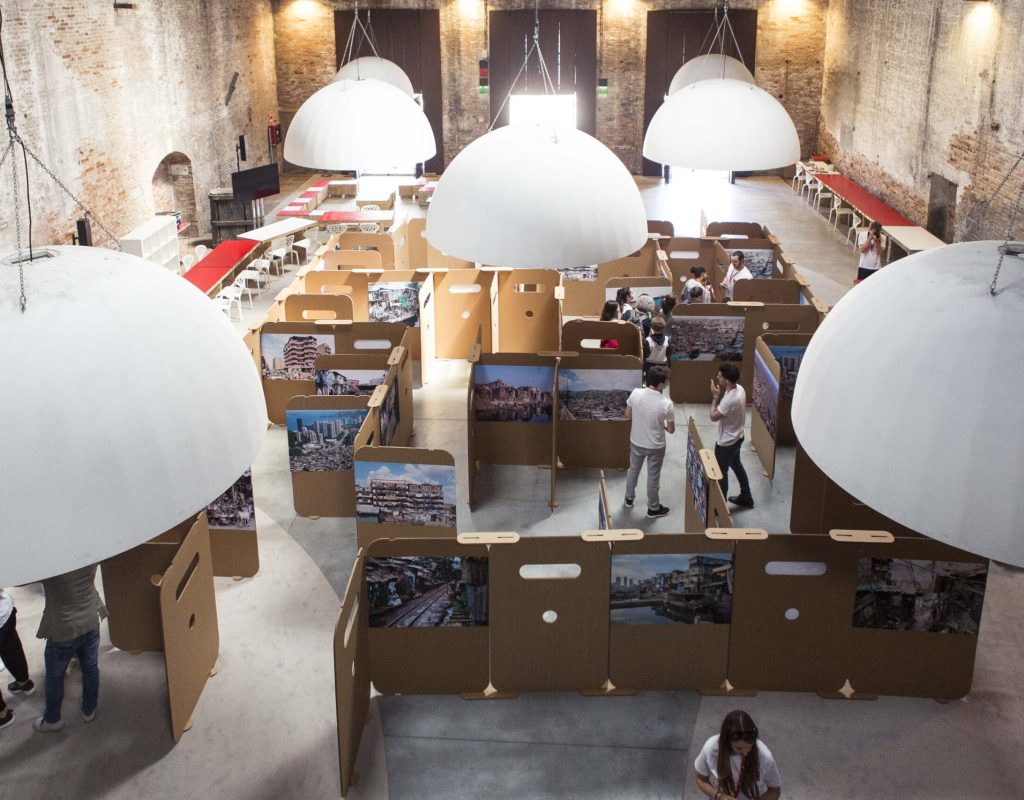 allestimento spazio biennale venezia