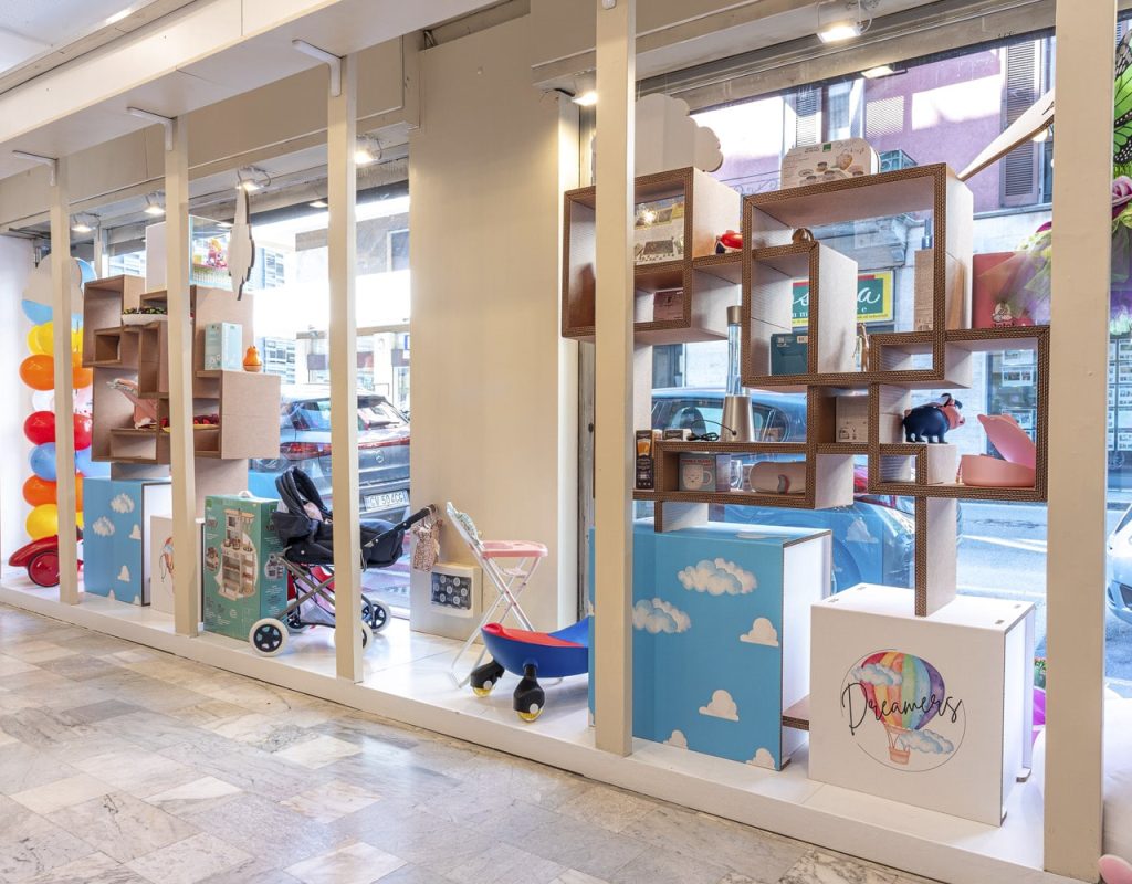 arredi in cartone per negozi di bambini- Dreamers